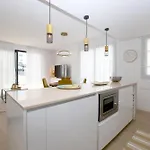 West Luxury Leona *