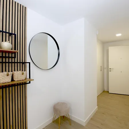 West Luxury Leona Apartment *