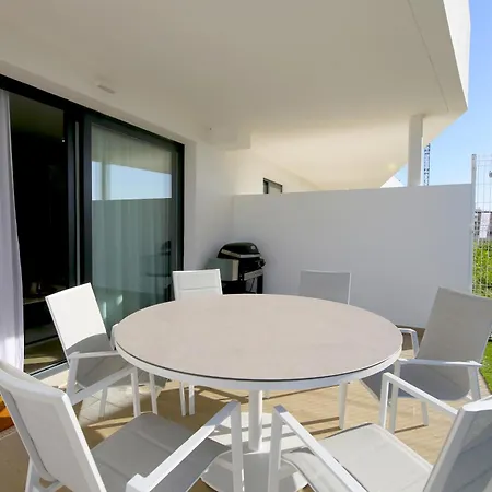 West Luxury Leona Apartment