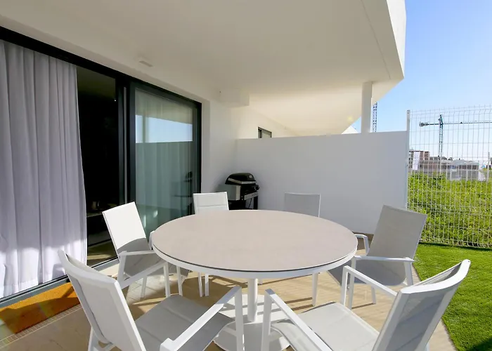 West Luxury Leona Apartment